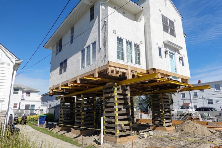 A team of professionals using specialized equipment to raise a house in Ocala, preparing it for elevation and renovation